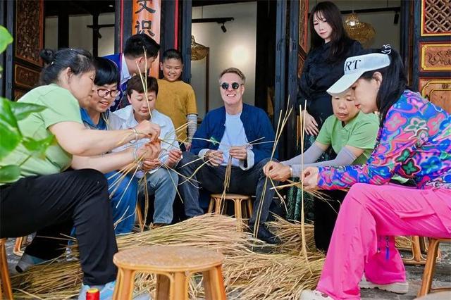 《冷资源如何撑起“热生意”？》 央视聚焦红河建水旅居