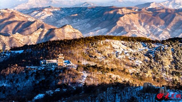 泰山冬日初雪 漫山银白如画
