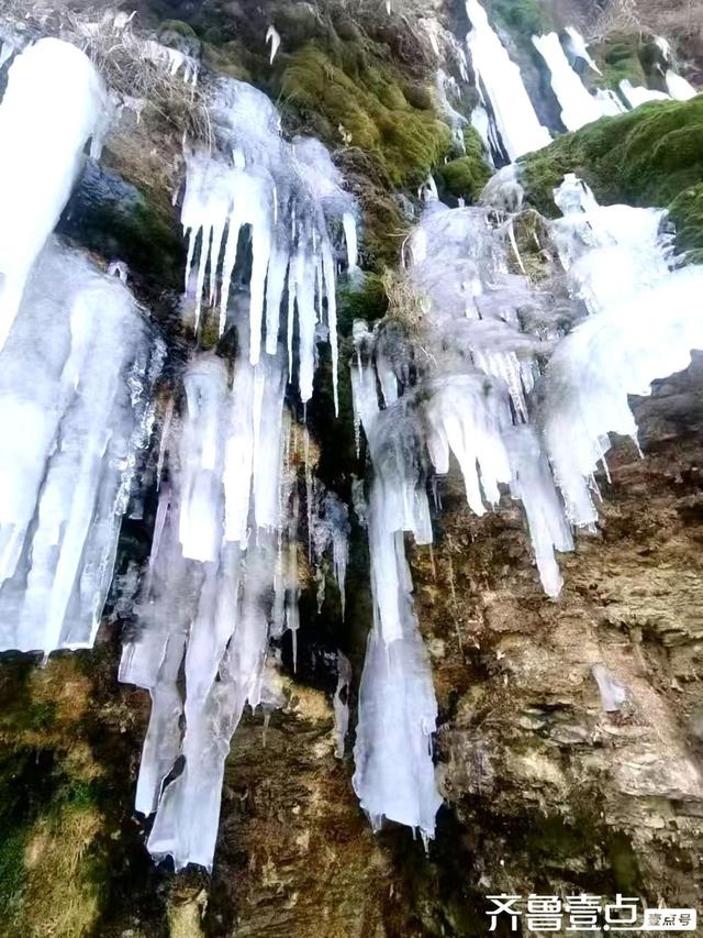 冰瀑奇观，冬日画卷