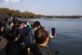 湖上争锋！第四届杭州西湖赛艇挑战赛今日开赛图片