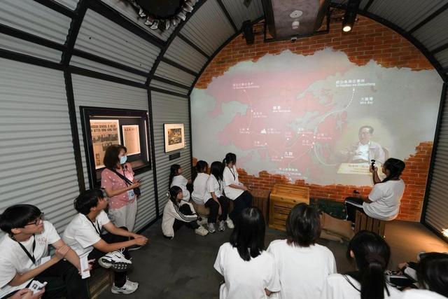 深港学子共走“中国文化名人大营救”之路