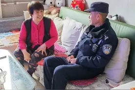 还差一年就退休的老民警跳入冰窟窿救人 说“作为民警我不害怕，也不能害怕”图片