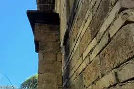 四川平昌一民房疑因修水库爆破被震成D级危房 事发三年仍未解决丨云投诉图片