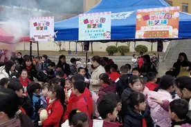 普定四小开展“童趣杂货铺 义卖传真情”义卖活动图片