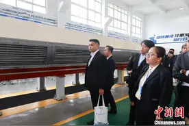 近百名马来西亚学员广西学习高铁技术图片