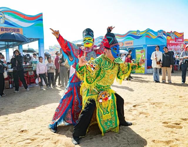 新华社携手董宇辉,走进广西的蔚蓝海岸……