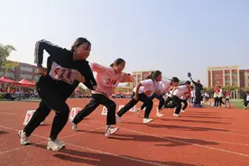 深一度｜中小学告别“阴阳课表”，每天一节体育课成为新潮流图片
