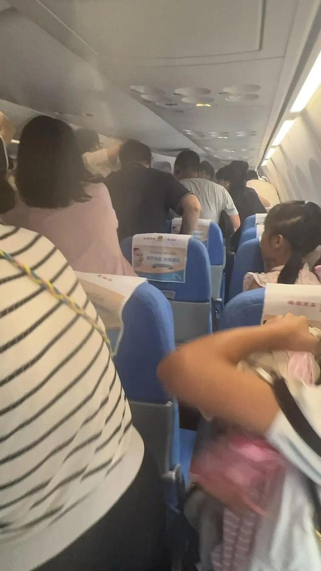 突发！充电宝起火致航班延误！航司通报