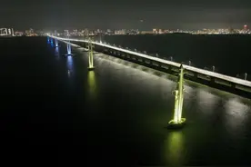 加强对华合作助力马来西亚实现经济发展长远目标——访马来西亚经济部长拉菲齐图片