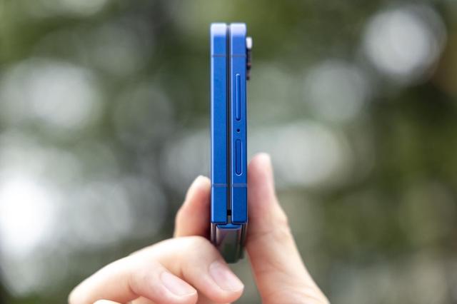 三星Galaxy Z Flip7上手评测：小折叠的新高度，还是熟悉的配方？