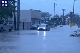 美国连日暴雨 佛罗里达州部分地区洪水泛滥图片
