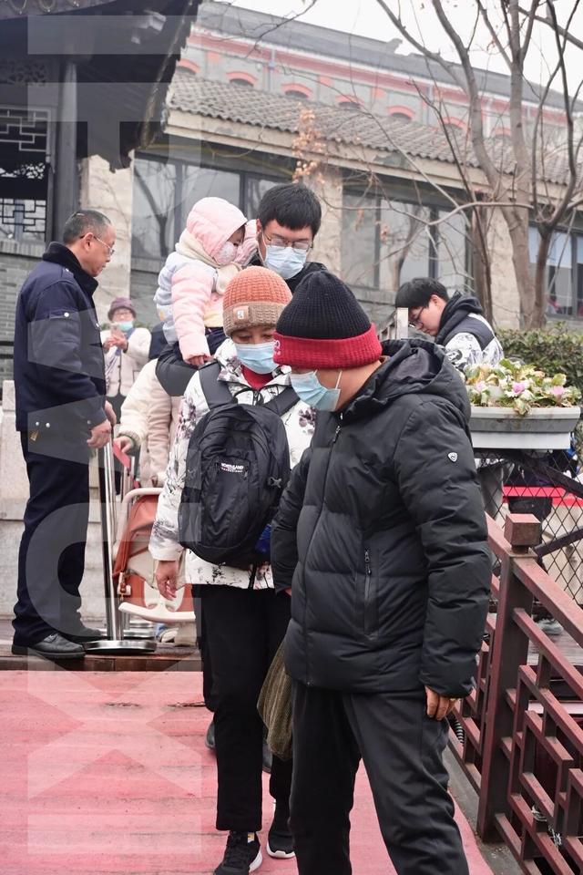 爆满！今天无锡这里排起长队