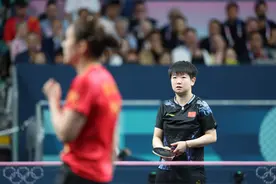 24岁孙颖莎连续2届奥运会都是女单银牌，都是决赛输给队友陈梦图片