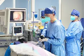 危险！3岁宝宝误吞纽扣电池图片