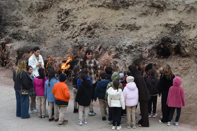 探访阿塞拜疆“燃烧的山”