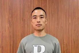 暖！冬日夜跑路遇坠江男子，他纵身跳江救人图片