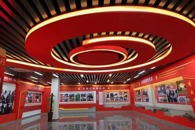 走进西岛：蒙曼直播探秘珊瑚老屋，重温女民兵峥嵘岁月