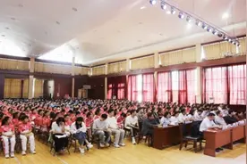 科技改变未来 创新点燃梦想——“科学家进校园”科普教育活动走进高新一中图片