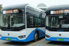 推动公共交通绿色转型，又一批新能源公交车上线运营图片
