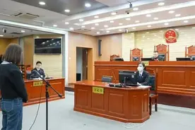 女子数十次从高楼扔下排泄物，被判刑！图片