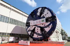 “深蓝号”报到！胶州湾二隧项目第三台超大直径盾构机下线图片