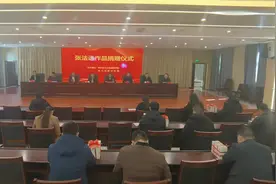 台儿庄区举行张法远作品捐赠仪式图片