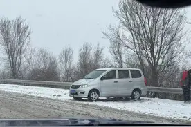 都市车界|雪中“众生相”——济南暴雪考验车辆性能：两驱or四驱？图片
