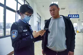 中越边境上的“国门女将”图片