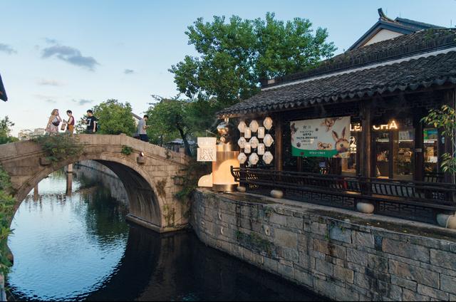 点击播放“水岸音乐节”主题游歌单，听青浦新城为你奏响秋日乐章