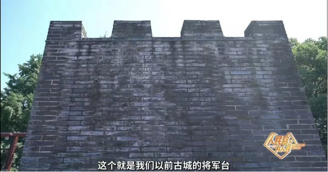 上海市中心又一公园拆除围墙！内藏明城墙和宝藏机位！怎么还有个“灶披间”？