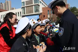 九江开展交通安全趣味游园宣传活动图片