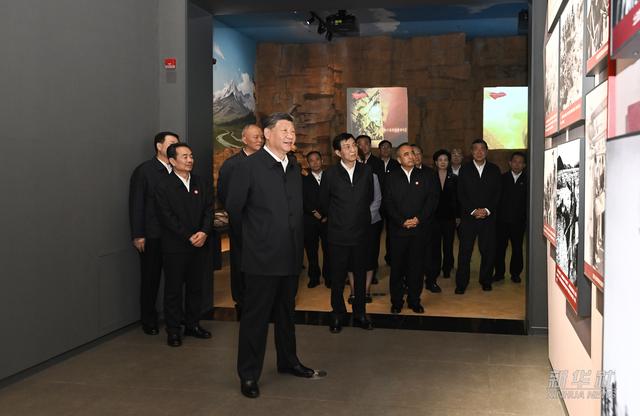 新华图讯｜习近平参观新疆维吾尔自治区成立70周年主题成就展