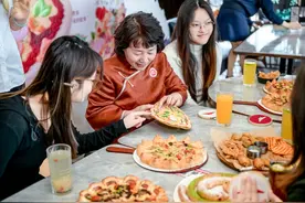 从沙拉塔到刺绣披萨，必胜客如何用35年稳住消费者味蕾图片