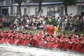 番禺“新桥景”盛况直击：河面龙舟竞渡 岸边人潮涌动图片