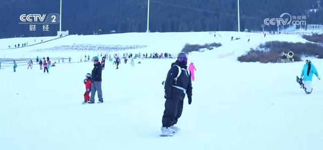“增设雪假+惠民政策+特色景观”掀起冰雪新热潮 “滑”出消费新“动”力