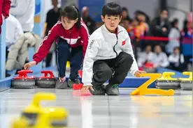 打破传统冰雪运动地域限制 300余名选手在福建平潭上演“冰上对弈”图片