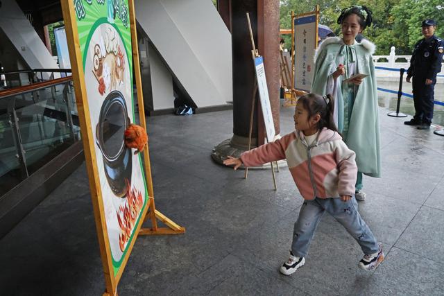 11月的雷峰塔景区，请你帮“许仙”集齐5件信物