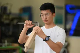 创下历届“上海工匠”最小年龄纪录！松江这位“00后”当选“上海工匠”图片