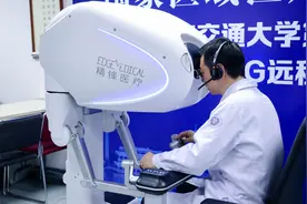 西安交大二附院完成陕西首例5G远程机器人辅助泌尿外科手术图片