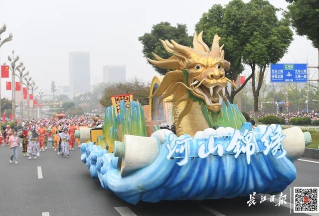 刚刚现身武汉街头，现场劲爆！“手机内存都不够用了”