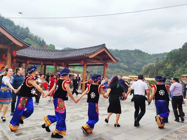 秋冬游资源！雾凇染丹霞，油茶暖红韵，这趟桂北秘境之旅很治愈