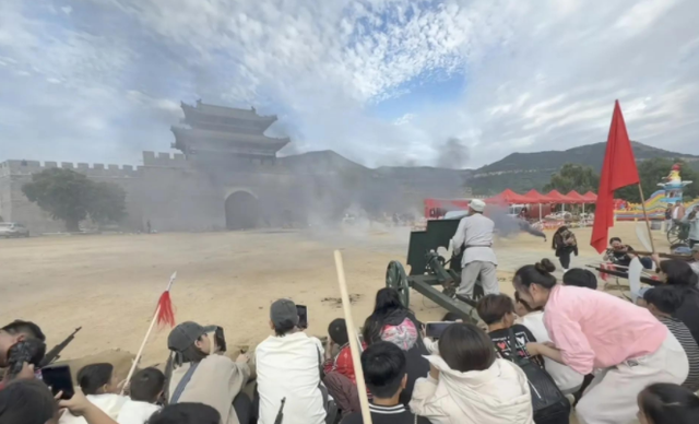 半岛晨报独家演艺游|跟着记者去沂蒙，“跟着团长打县城”！