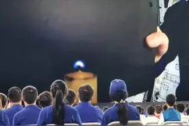 天宫课堂 | 在空间站里点蜡烛，火焰像“蓝球”图片