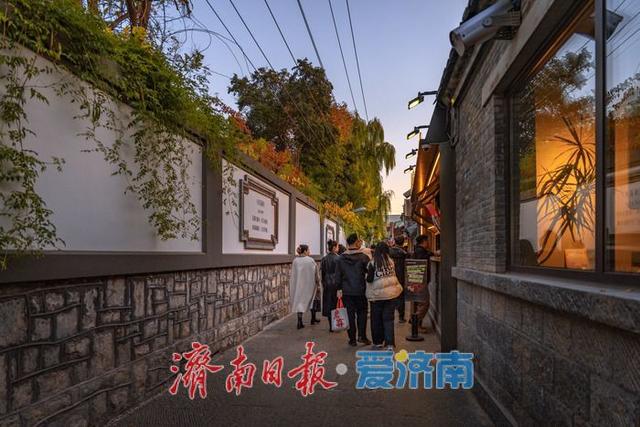 济南西更道街：夜色中的泉城古韵与潮流烟火