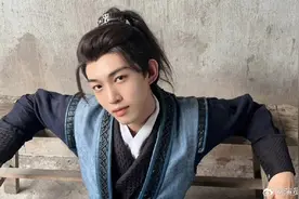 男演员退圈回老家赶集摆摊冲上热搜，当事人回应：不是炒作，没考虑当网红图片