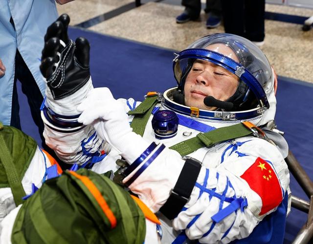 神二十一乘组指令长张陆：生命可以老去 唯有荣耀绚烂天地