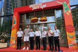时隔五年，“大锤”再回深圳平湖家乡图片