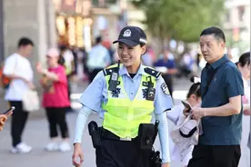 还记得这位网红警花吗？原来她是……图片