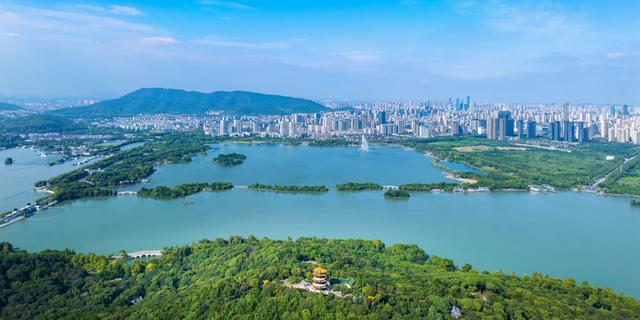 太湖治理传来好消息，且看无锡如何打出“组合拳”