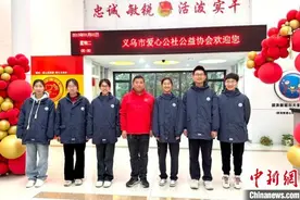 浙江女生用压岁钱做公益16年 累计捐超100个书包图片